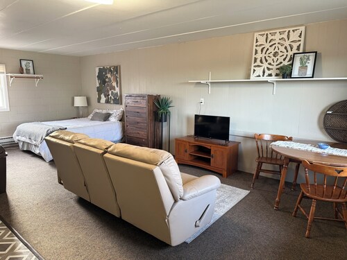 #1 studio with AC in Sheldon