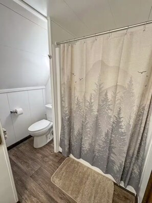 Towels, soap, toilet paper - A-Frame Pool House Hot Tub / POOL/ Sleeps 6 (West Salem)