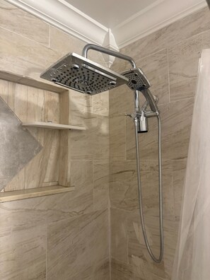 Toallas y papel higiénico