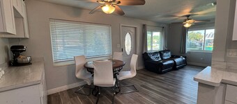  Comfortable centraly located  home - 2-bedroom house with AC in Melbourne