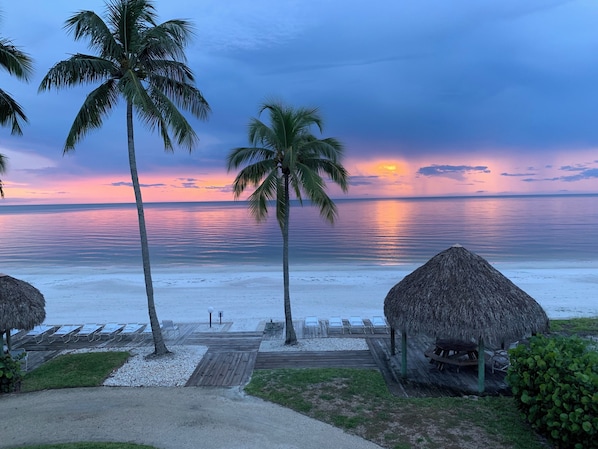 Beach - ON THE BEACH - SPECTACULAR SUNSETS (Fort Myers Beach)