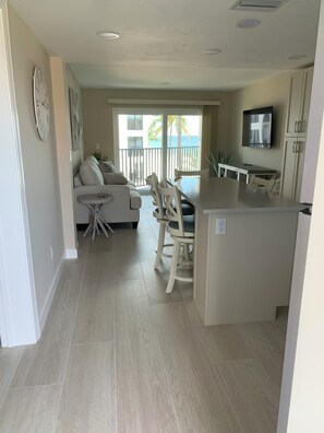 Living area - ON THE BEACH - SPECTACULAR SUNSETS (Fort Myers Beach)