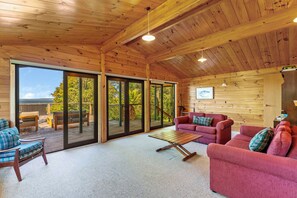 TV - Kereru View - Lake Taupo Holiday Home (Pukawa)