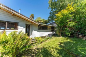 Exterior - Kereru View - Lake Taupo Holiday Home (Pukawa)