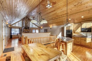 Interior - The Gathering Place - Hot tub, Wifi & trailer park (Lead)
