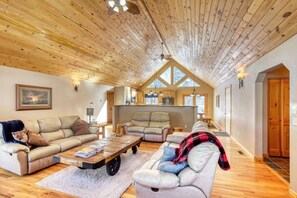 TV, fireplace - The Gathering Place - Hot tub, Wifi & trailer park (Lead)