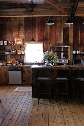 Cozy 3-bedroom cabin on a horse ranch where tranquility meets rustic charm!