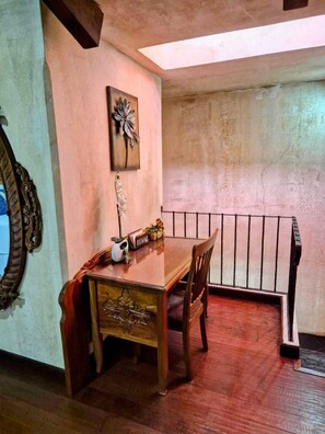 Dining - Villa in Santa Inés condominium, a few meters from the entrance to Antigua Guatemala. (Santa Inés del Monte Pulciano)