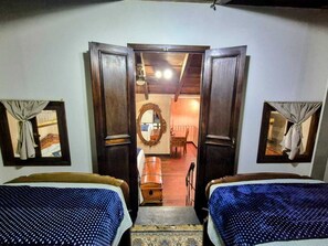 Room - Villa in Santa Inés condominium, a few meters from the entrance to Antigua Guatemala. (Santa Inés del Monte Pulciano)