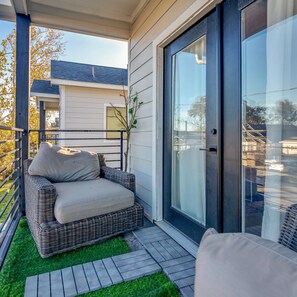 Terrace/patio - Modern sanctuary with ample natural lightening, close to all the action (Houston)