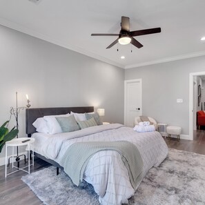 3 bedrooms, iron/ironing board, WiFi, bed sheets - Modern sanctuary with ample natural lightening, close to all the action (Houston)