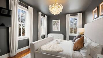 3 bedrooms, iron/ironing board, travel crib, free WiFi