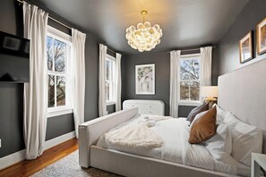 3 soverom, strykejern/-brett, reiseseng for barn og wi-fi (inkludert)