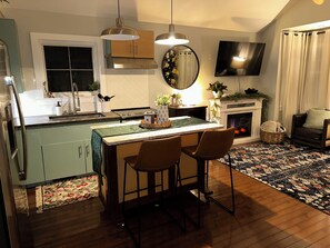 Microondas, horno y placa de cocina