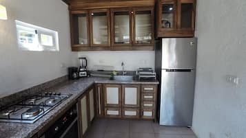 Habitación estándar, balcón | Cocina privada