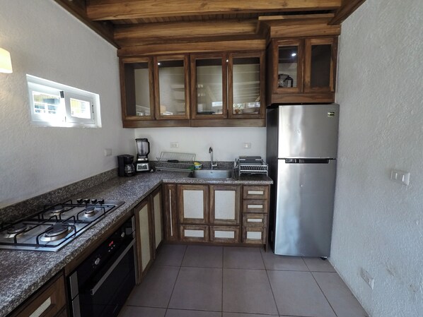Standard Room, Balcony | Private kitchen - Casa Surf Soak - 200Mbps WiFi (El Gigante)