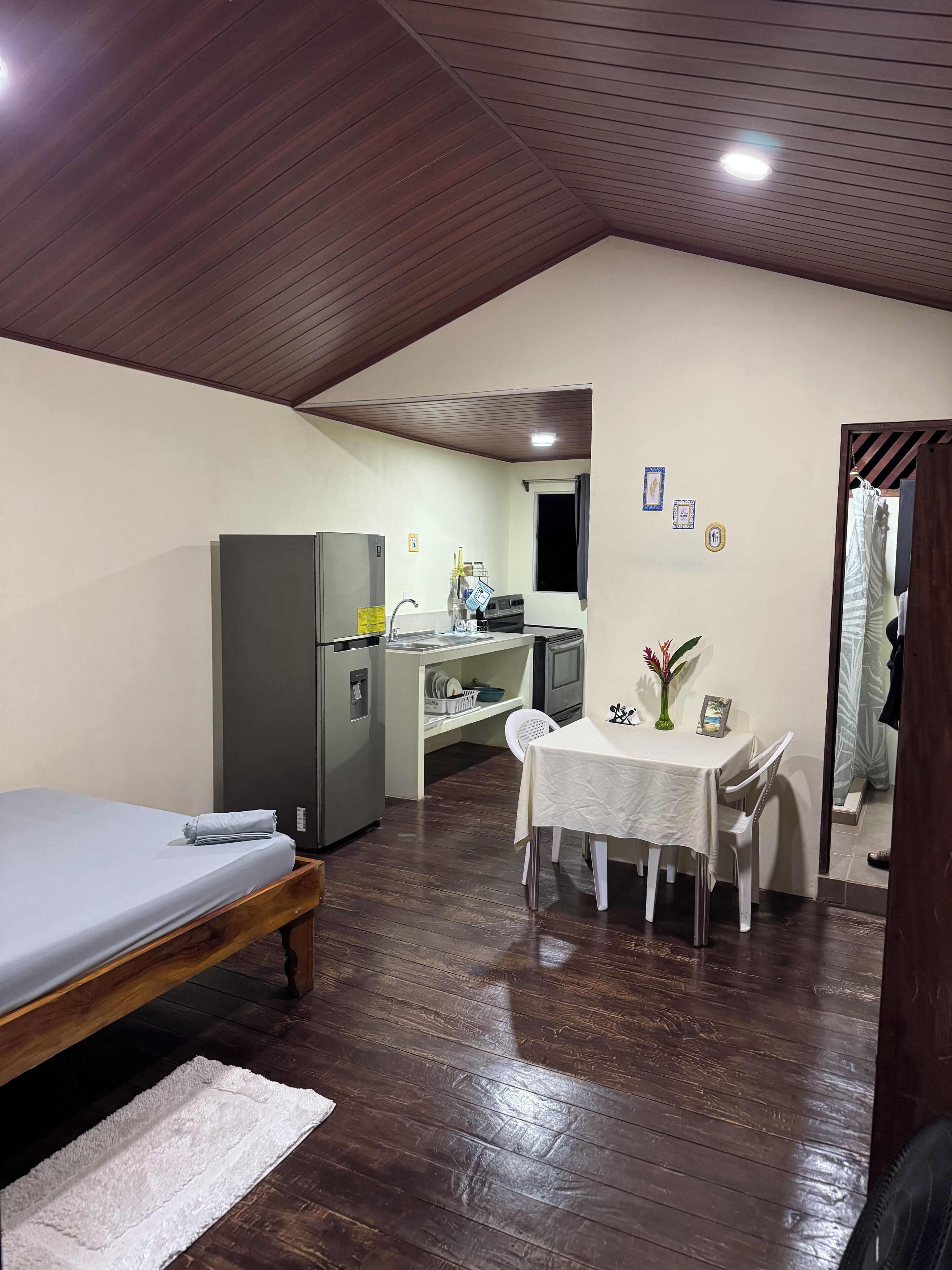 1 bedroom, internet, bed sheets