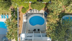 Talo, useita sänkyjä (Sandy Shore Retreat) | Uima-allas