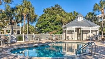 House, Multiple Beds (U My Boy Blue) | Pool