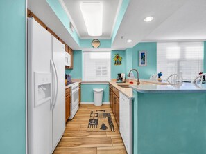 Condo, 1 King Bed with Sofa bed (Destin West Sandpiper 608) | Private kitchen - Destin West Sandpiper 608 (Fort Walton Beach)