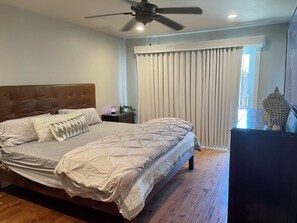 Tabla de planchar con plancha, wifi y ropa de cama 