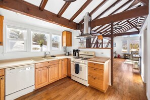 Fridge, microwave, oven, stovetop - Historic 1-BR Carriage House w/ Modern Comfort (West Rutland)