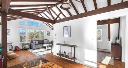 Historic 1-BR Carriage House w/ Modern Comfort