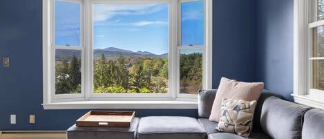 Fernseher, Kamin, Arbeitsbereiche