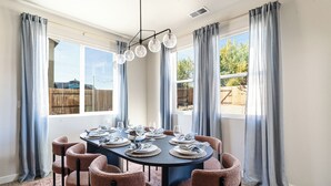 Dining - Dusty Sage Hollow ~ Hot Tub + Arcade + Fire Pit (Fernley)