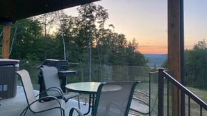 Outdoor dining - Chalet L'Ancrage; anchoring yourself in nature! (Grandes-Piles)