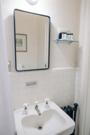 Toallas, jabón y papel higiénico