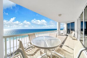 Appart'hôtel, plusieurs lits (Silver Beach Towers #1003E) | Restauration extérieure