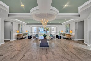Íbúð - mörg rúm (Silver Beach Towers #1003E) | Að innan