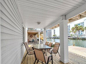 คอนโด, หลายเตียง (Canal Place 8) | รับประทานอาหารกลางแจ้ง