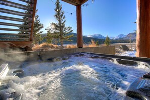 Outdoor spa tub - Luxury MTN Home: Hot Tub: Close to Breck Skiing (Alma)