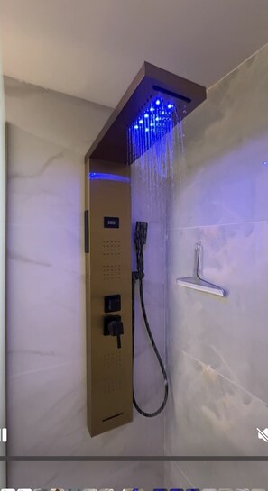 Shower, hair dryer, towels, soap - Waterfront views ,Cozy 1-bedroom apartment in charming Sunny Isles Beach with AC (Sunny Isles Beach)
