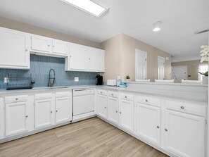 Condo, 1 King Bed with Sofa bed (Woodland Shores #42) | Private kitchen - Woodland Shores #42 (Miramar Beach)