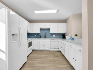 Private kitchen - Woodland Shores #42 (Miramar Beach)