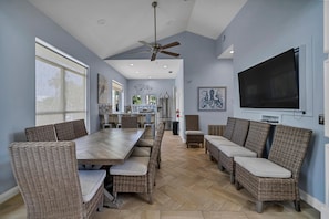 Dining - Beach Beauty (Destin)