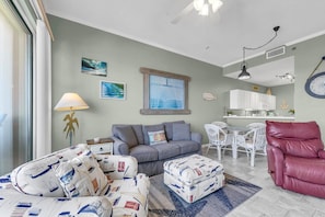 Apartamento, varias camas (Palm Court Yacht Club 604) | Zona de estar