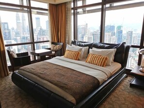 Hypo-allergenic bedding, in-room safe, desk, soundproofing - Hotel Apartment Times Square (Kuala Lumpur)