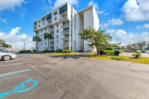 Apartment, Mehrere Betten (Dolphin Point 106C) | Außenbereich