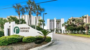 Condo, varias camas (Emerald Towers 302) | Exterior