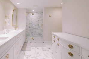 Shower, hair dryer, towels, soap - Bright & Airy 2-Bedroom Belle Harbor Condo on Beautiful Clearwater Beach! (Clearwater)