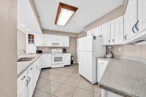 Condo, Multiple Beds (Emerald Towers 306) | Private kitchen - Emerald Towers 306 (Destin)