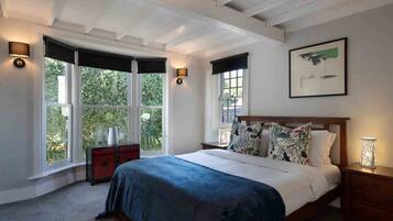 6 bedrooms, iron/ironing board, free WiFi, bed sheets