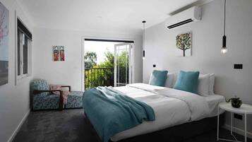 6 bedrooms, iron/ironing board, free WiFi, bed sheets