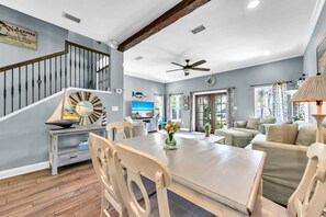 House, Multiple Beds (Nana's Beach House) | Dining - Nana's Beach House (Destin)