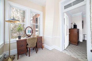 Premier-Doppelzimmer | Individuell dekoriert, individuell eingerichtet, Verdunkelungsvorhänge