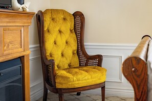 Individually decorated, individually furnished, blackout curtains - Miss Murphy's High Street Inn (Galena)